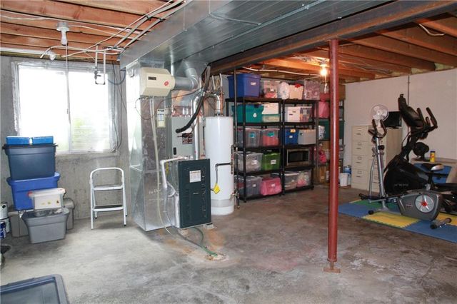 945 E Cottage Creek Drive, Gardner, KS 66030