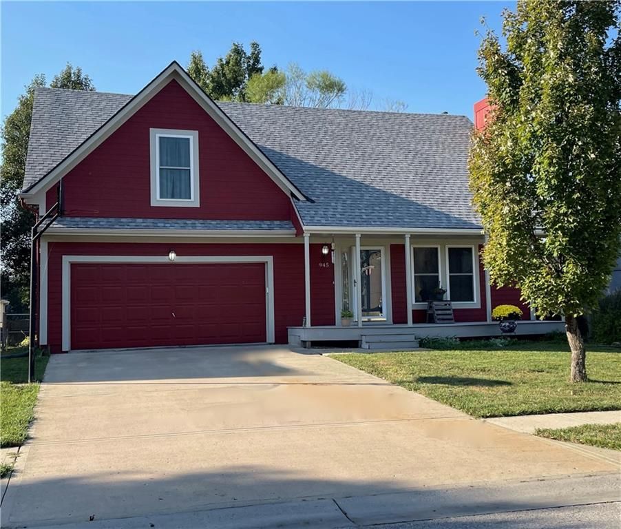 945 E Cottage Creek Drive, Gardner, KS 66030