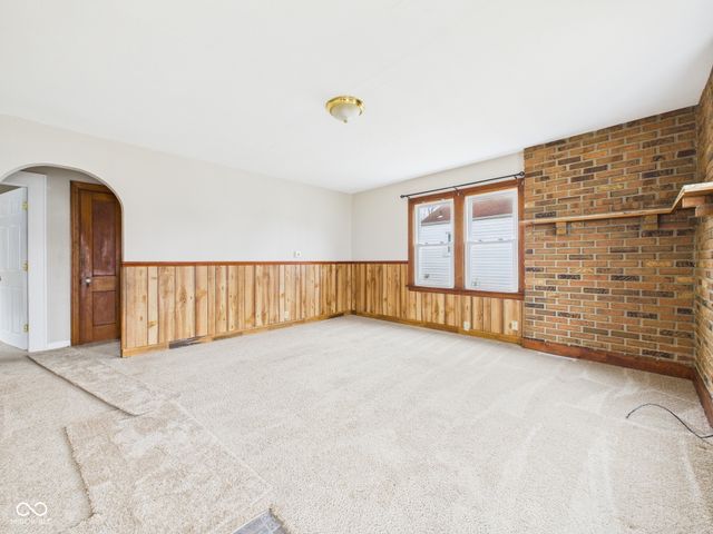 204 E 34th Street, Anderson, IN 46013