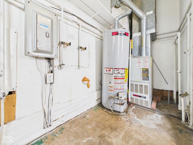 204 E 34th Street, Anderson, IN 46013