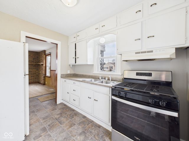 204 E 34th Street, Anderson, IN 46013