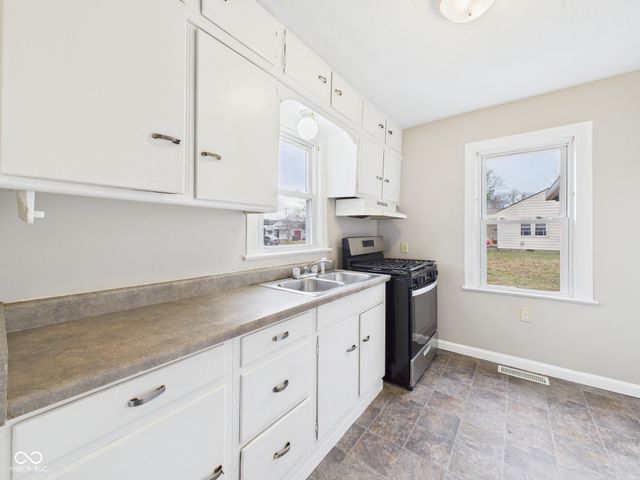 204 E 34th Street, Anderson, IN 46013