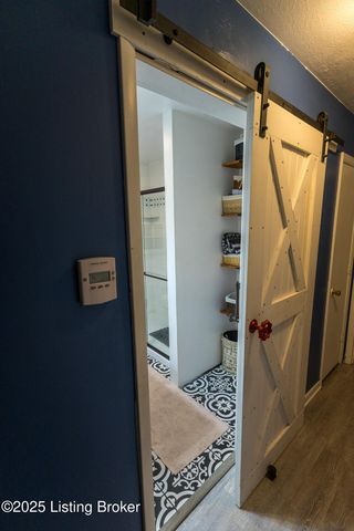 8004 Canna Dr, Louisville, KY 40258