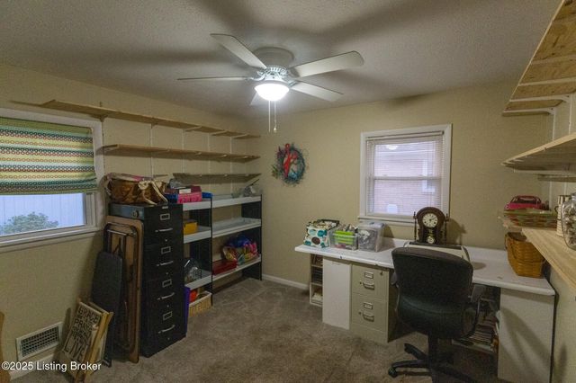 8004 Canna Dr, Louisville, KY 40258