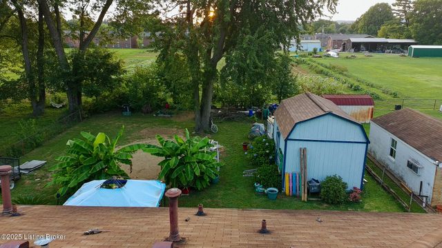 8004 Canna Dr, Louisville, KY 40258