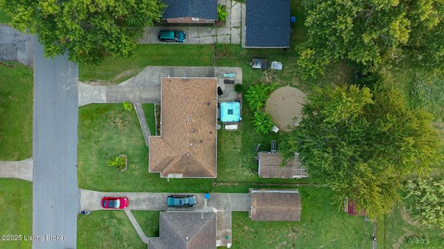 8004 Canna Dr, Louisville, KY 40258