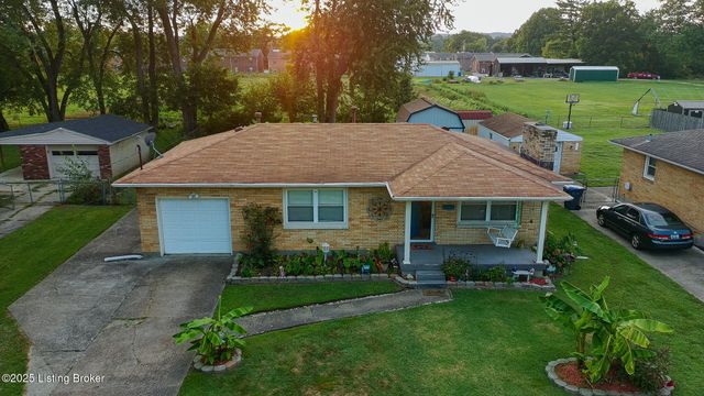 8004 Canna Dr, Louisville, KY 40258