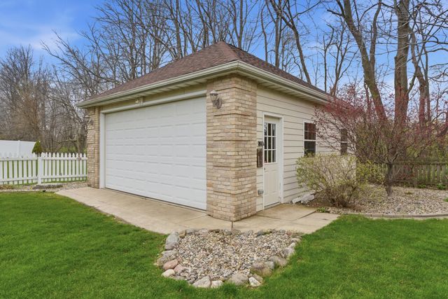 441 Meadowbrook Drive, Valparaiso, IN 46383