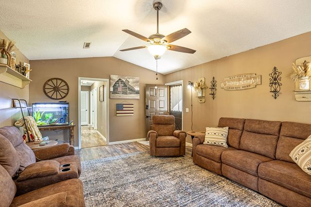 1178 Meadowlake Dr, Ozark, AL 36360