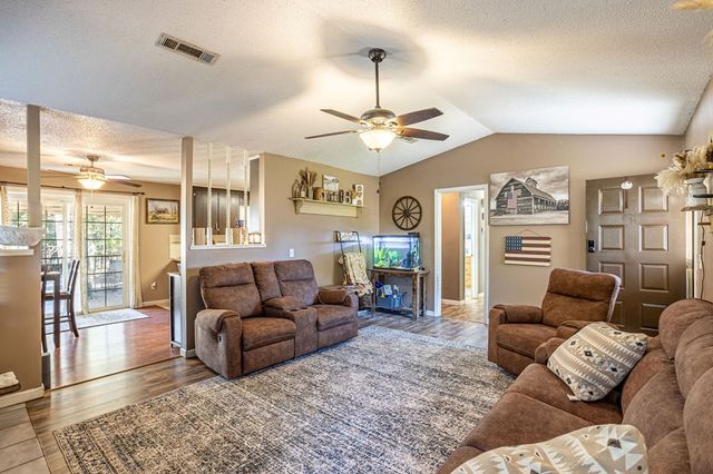 1178 Meadowlake Dr, Ozark, AL 36360