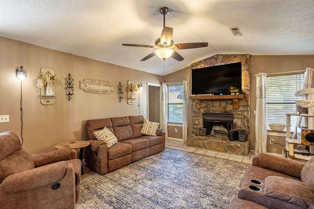 1178 Meadowlake Dr, Ozark, AL 36360