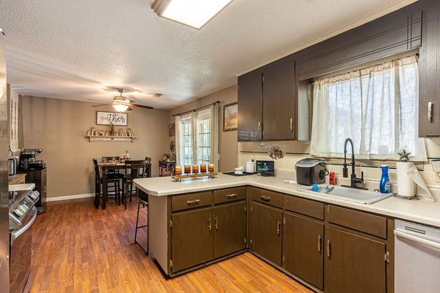 1178 Meadowlake Dr, Ozark, AL 36360