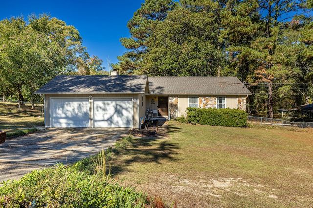 1178 Meadowlake Dr, Ozark, AL 36360