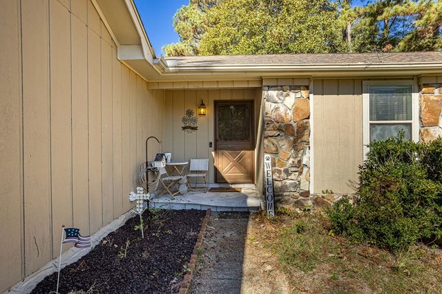 1178 Meadowlake Dr, Ozark, AL 36360