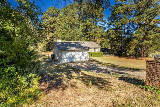 1178 Meadowlake Dr, Ozark, AL 36360