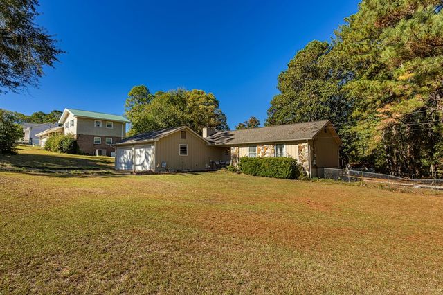 1178 Meadowlake Dr, Ozark, AL 36360