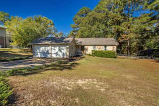 1178 Meadowlake Dr, Ozark, AL 36360