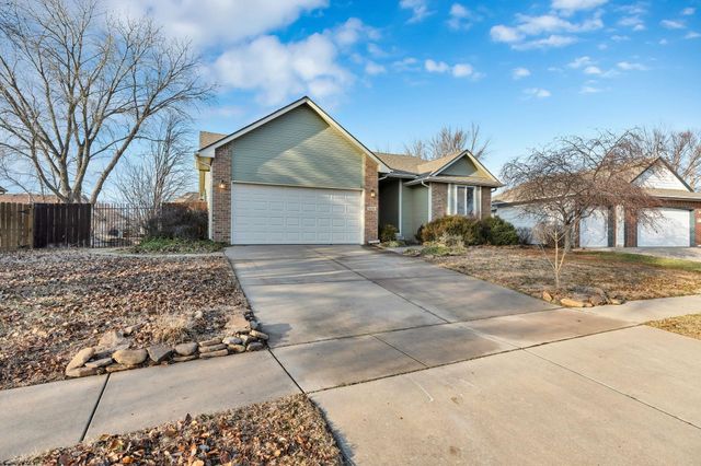 1630 E Windwood Cir, Derby, KS 67037