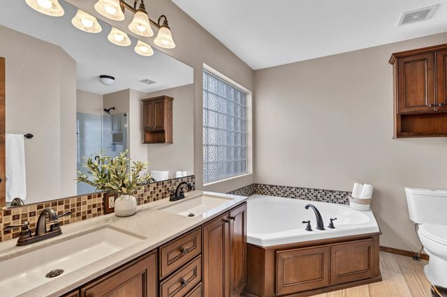 1630 E Windwood Cir, Derby, KS 67037