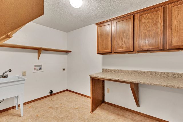 1630 E Windwood Cir, Derby, KS 67037