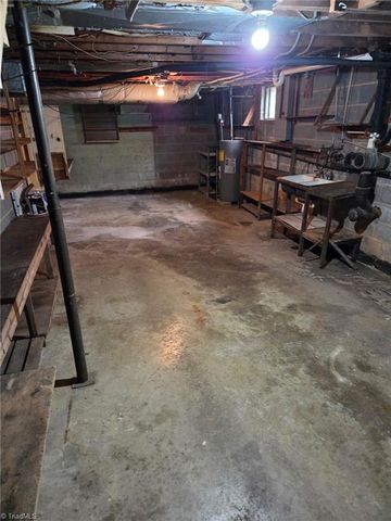 999 Ben Lee Road, Thomasville, NC 27360