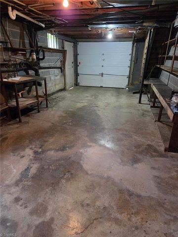 999 Ben Lee Road, Thomasville, NC 27360