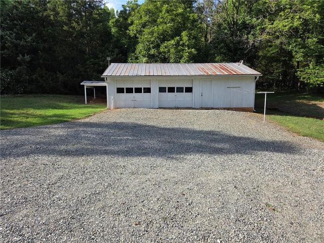 999 Ben Lee Road, Thomasville, NC 27360