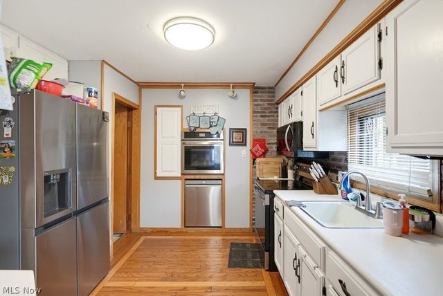 2390 Roth Drive, Cuyahoga Falls, OH 44221