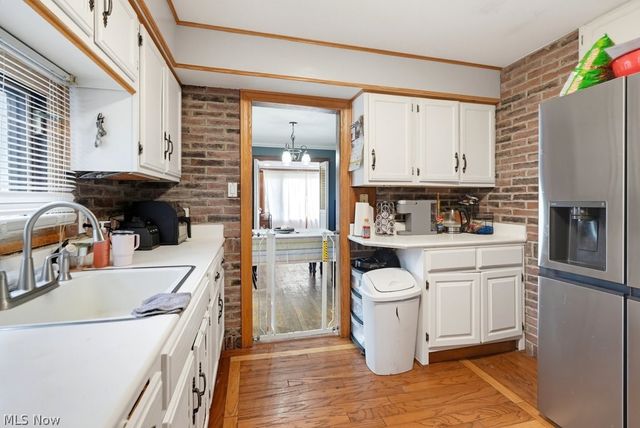 2390 Roth Drive, Cuyahoga Falls, OH 44221