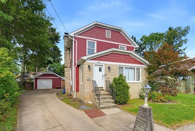 2390 Roth Drive, Cuyahoga Falls, OH 44221