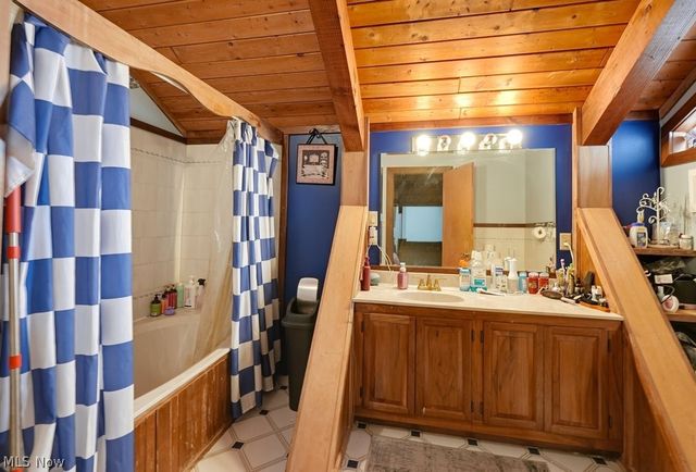 2390 Roth Drive, Cuyahoga Falls, OH 44221