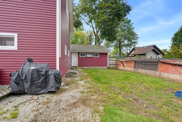 2390 Roth Drive, Cuyahoga Falls, OH 44221