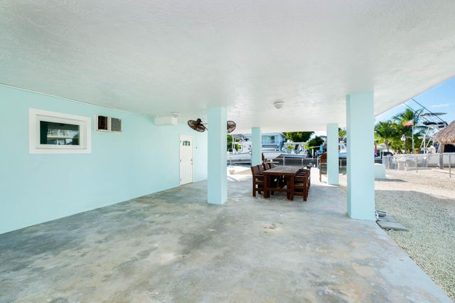 105 Caloosa Street, Plantation Key, FL 33070