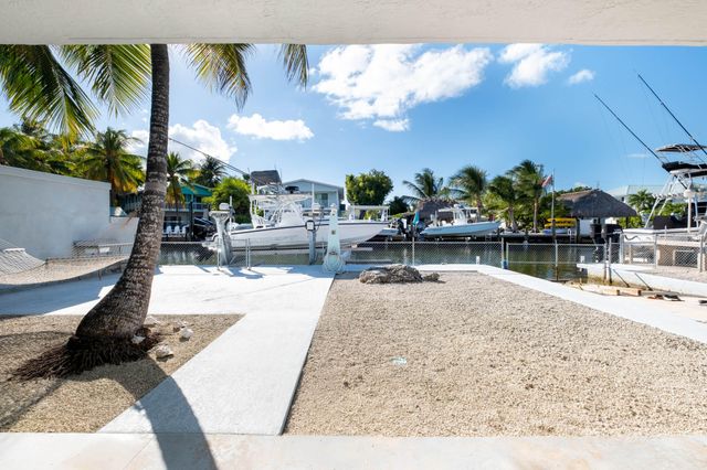 105 Caloosa Street, Plantation Key, FL 33070