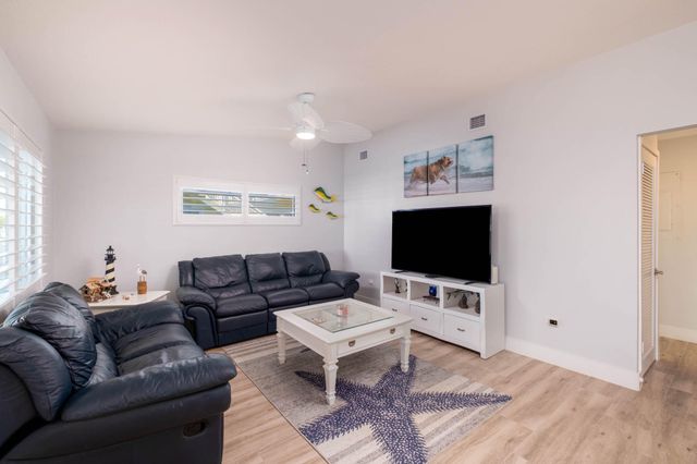 105 Caloosa Street, Plantation Key, FL 33070