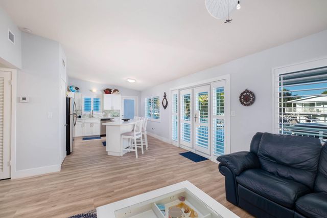 105 Caloosa Street, Plantation Key, FL 33070