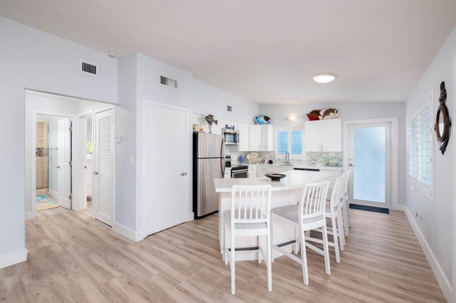 105 Caloosa Street, Plantation Key, FL 33070