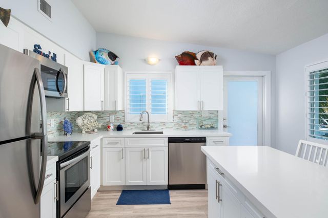 105 Caloosa Street, Plantation Key, FL 33070