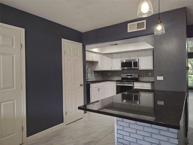 2252 Shadowdale Drive 362, Houston, TX 77043