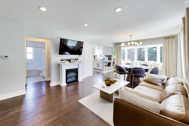 339 N Emroy Avenue, Elmhurst, IL 60126