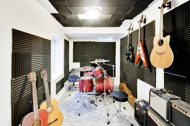 339 N Emroy Avenue, Elmhurst, IL 60126