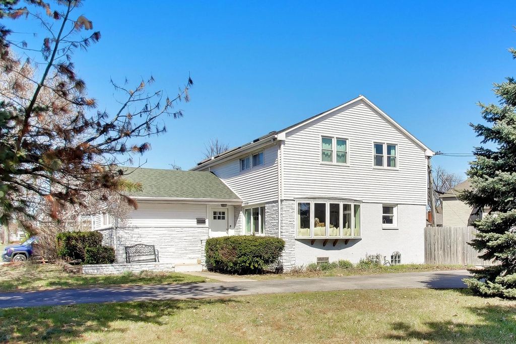 339 N Emroy Avenue, Elmhurst, IL 60126