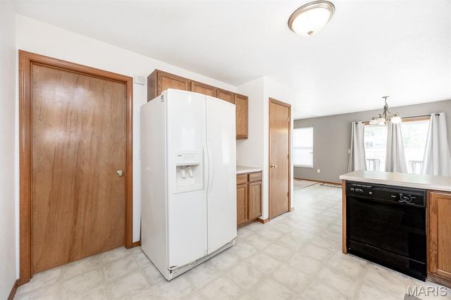 322 Limerick Lane, Belleville, IL 62221