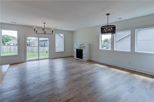 12705 Woodland Avenue, Kansas City, MO 64145