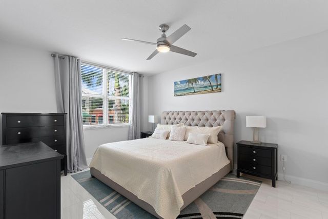 802 W Windward Way 217, Lantana, FL 33462