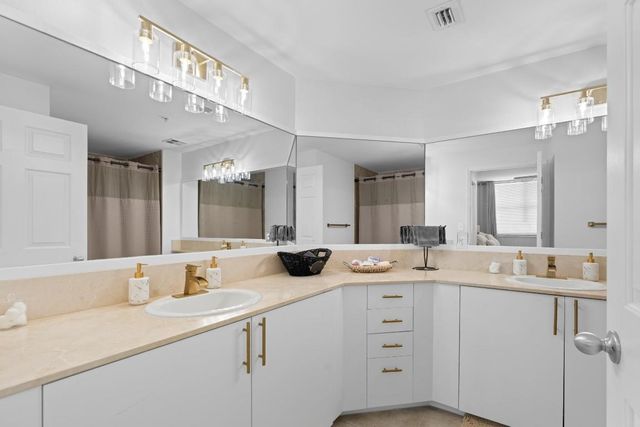 802 W Windward Way 217, Lantana, FL 33462