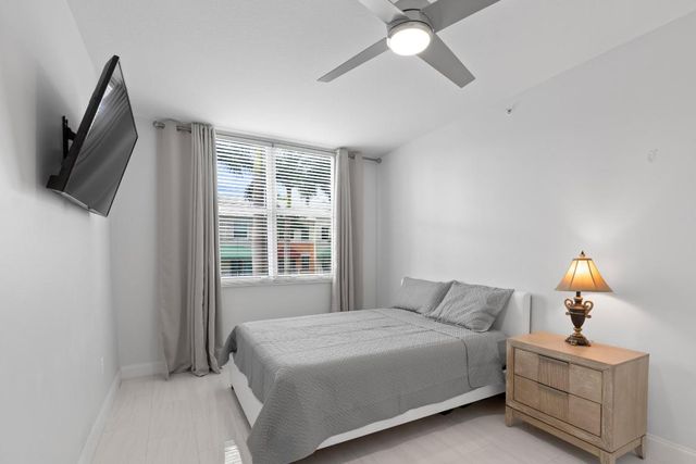 802 W Windward Way 217, Lantana, FL 33462