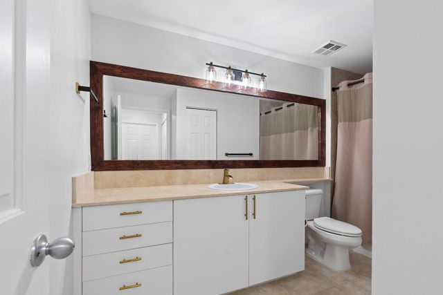 802 W Windward Way 217, Lantana, FL 33462