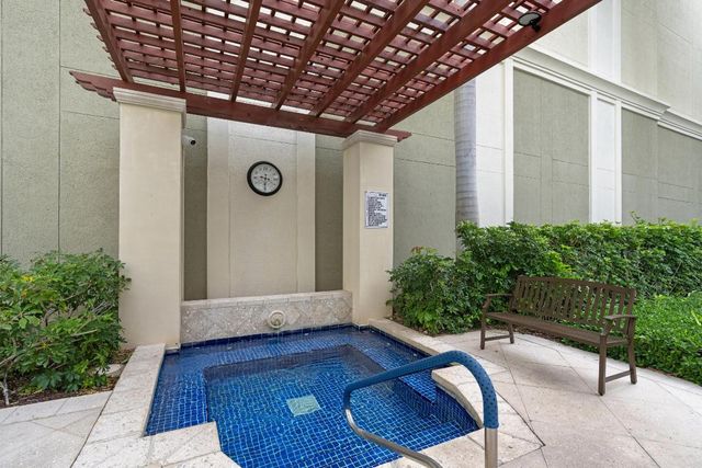 802 W Windward Way 217, Lantana, FL 33462