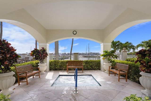 802 W Windward Way 217, Lantana, FL 33462